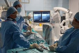 Oddělení Neurochirurgie od dnešního dne provádějí endospické operace bederní páteře